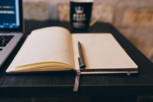 Financial Literacy Journal: How to Track Your Spending, Understand Your Habits, and Build Financial Confidence